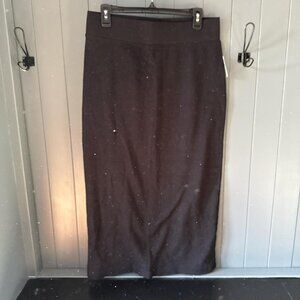 Black maxi skirt with stretchy waistband. Sweatpant material. #maxiskirt #skirt